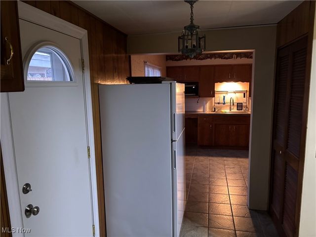 2407 Nesmith Lake Boulevard, Akron, OH 44314