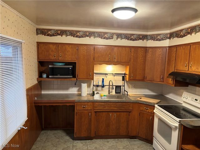 2407 Nesmith Lake Boulevard, Akron, OH 44314