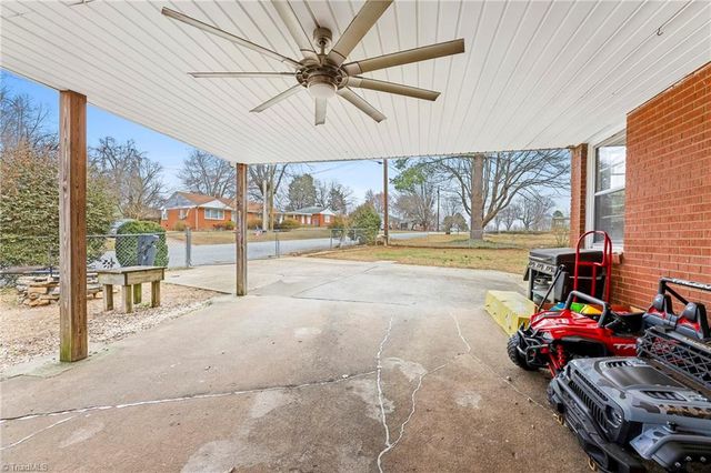 210 Avondale Drive, Lexington, NC 27295