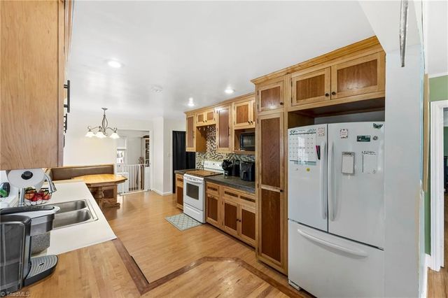 210 Avondale Drive, Lexington, NC 27295