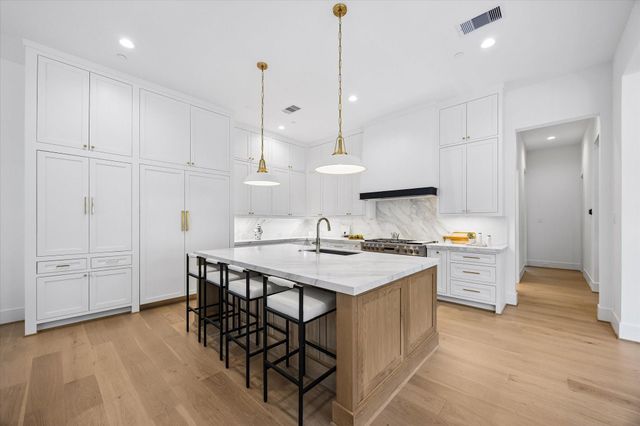 1328 Mickey Way, Spring Valley Village, TX 77055