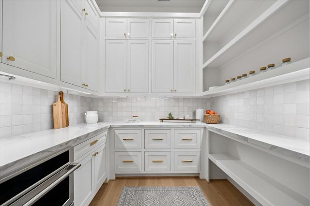 1328 Mickey Way, Spring Valley Village, TX 77055
