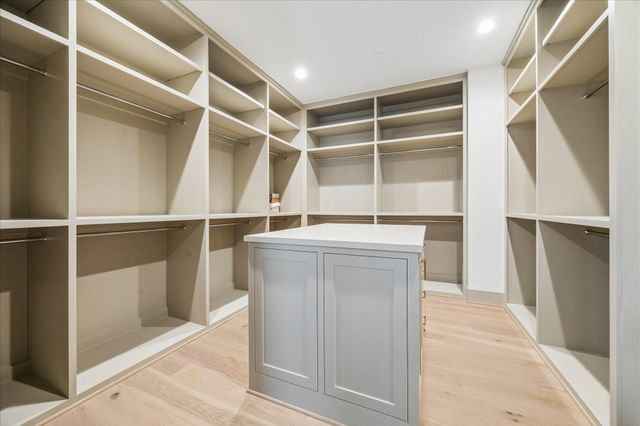 1328 Mickey Way, Spring Valley Village, TX 77055