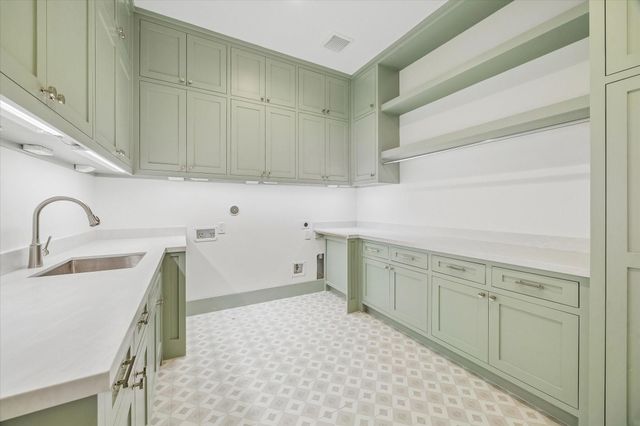 1328 Mickey Way, Spring Valley Village, TX 77055