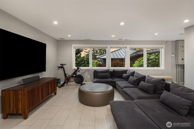 6340 NE Windermere Road, Seattle, WA 98105