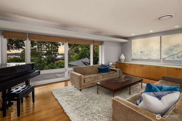 6340 NE Windermere Road, Seattle, WA 98105