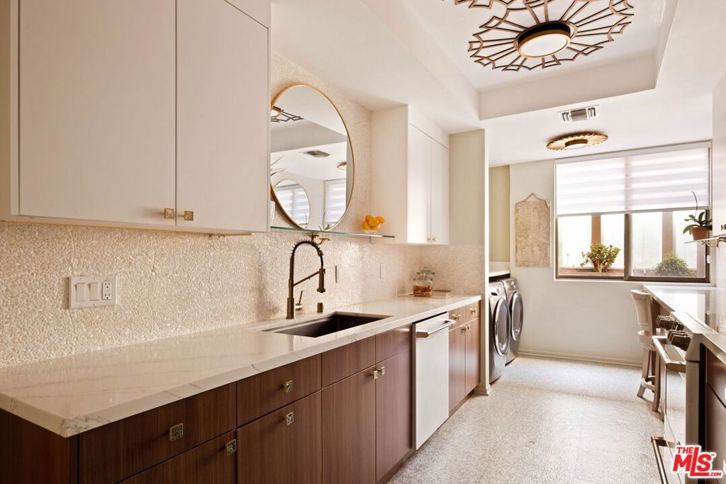 141 S Linden Drive 204, Beverly Hills, CA 90212 — photo 2