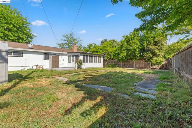 6613 Demaret Drive, Sacramento, CA 95822