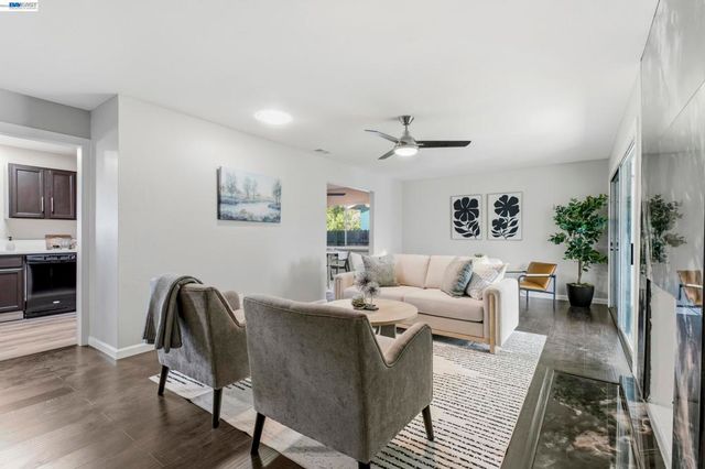 6613 Demaret Drive, Sacramento, CA 95822