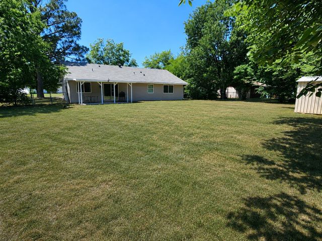 908 DOVER Circle, Gainesville, TX 76240