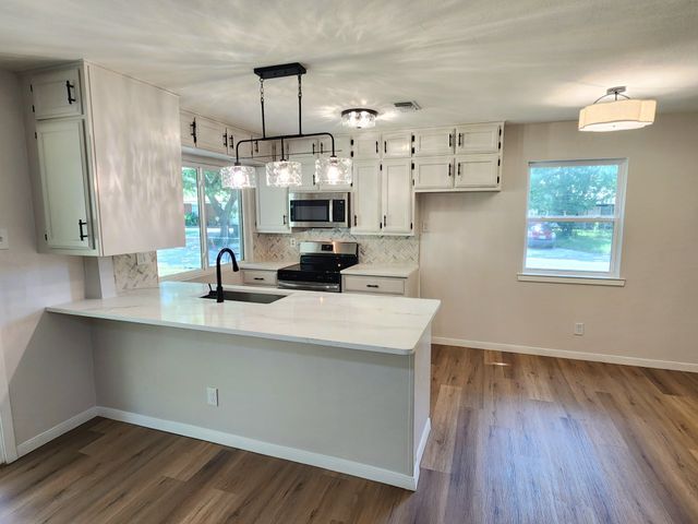 908 DOVER Circle, Gainesville, TX 76240