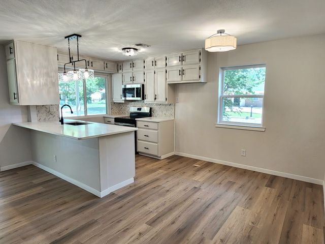 908 DOVER Circle, Gainesville, TX 76240
