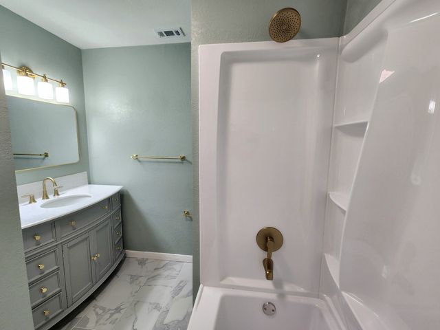 908 DOVER Circle, Gainesville, TX 76240