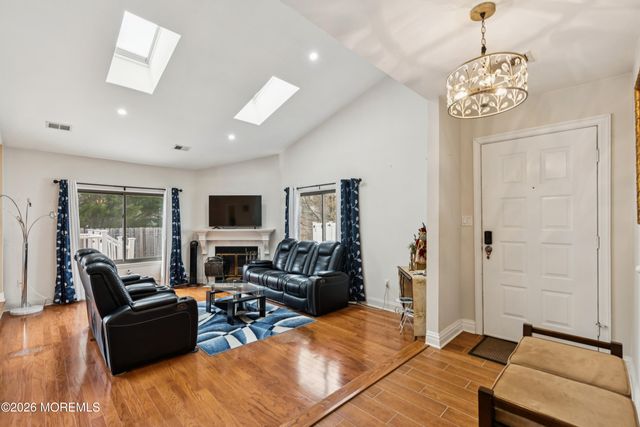 92 Lexington Circle, Matawan, NJ 07747