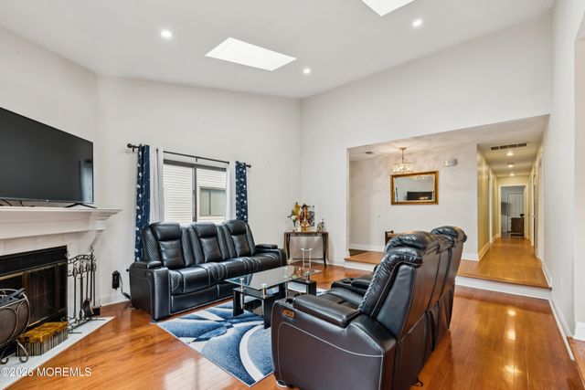 92 Lexington Circle, Matawan, NJ 07747