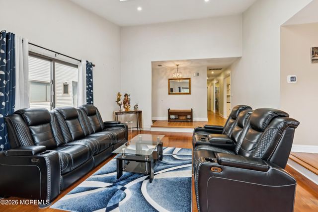 92 Lexington Circle, Matawan, NJ 07747