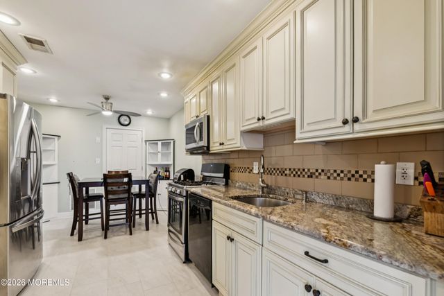 92 Lexington Circle, Matawan, NJ 07747