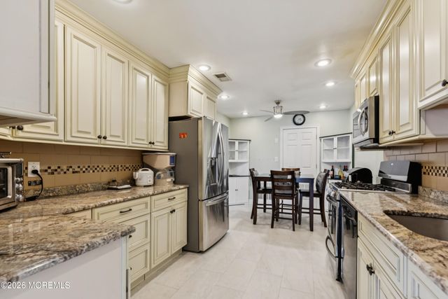 92 Lexington Circle, Matawan, NJ 07747