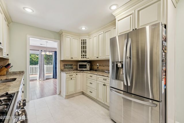 92 Lexington Circle, Matawan, NJ 07747