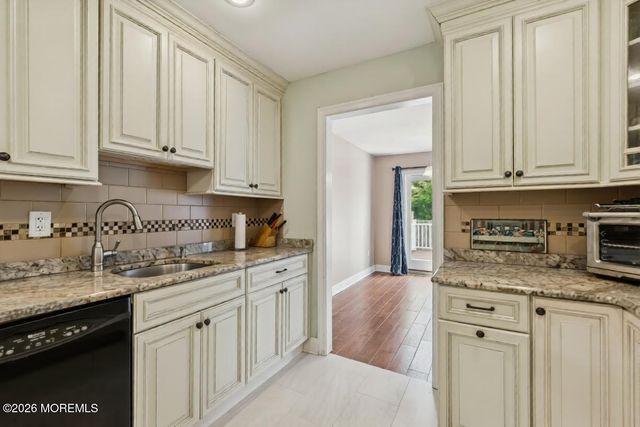 92 Lexington Circle, Matawan, NJ 07747