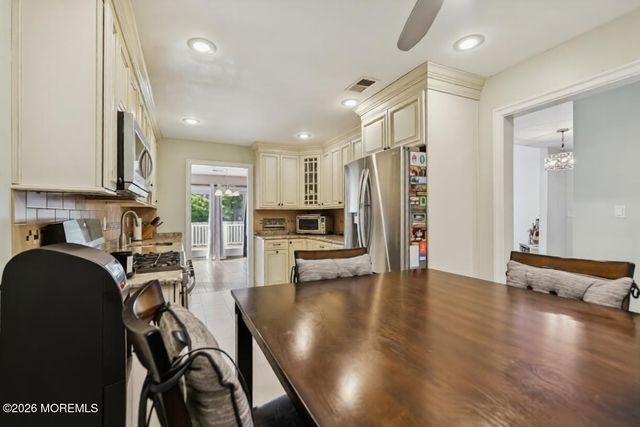 92 Lexington Circle, Matawan, NJ 07747