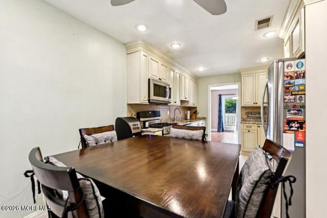 92 Lexington Circle, Matawan, NJ 07747