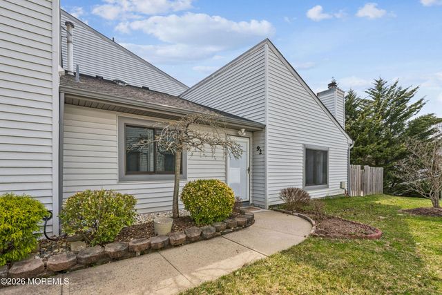 92 Lexington Circle, Matawan, NJ 07747