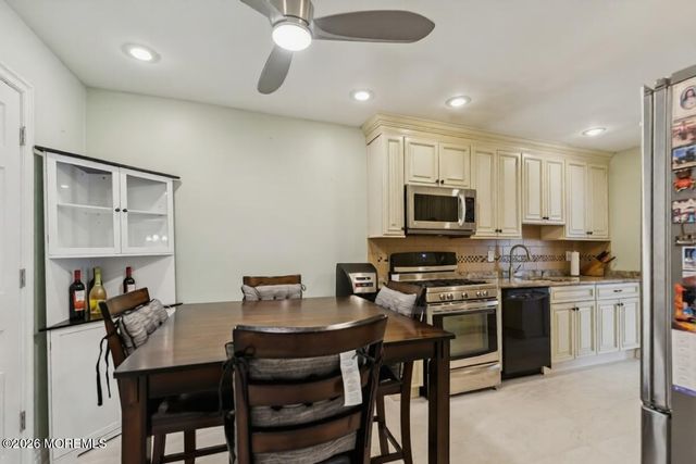 92 Lexington Circle, Matawan, NJ 07747