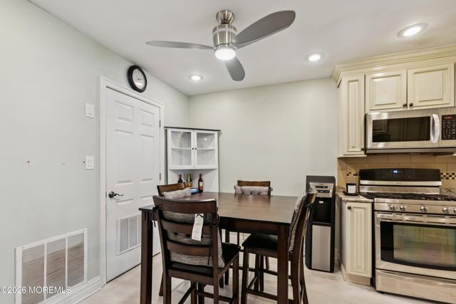 92 Lexington Circle, Matawan, NJ 07747