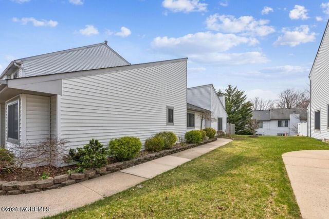 92 Lexington Circle, Matawan, NJ 07747