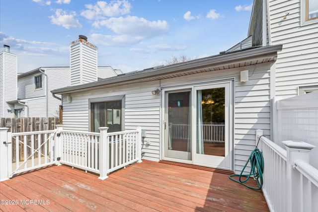 92 Lexington Circle, Matawan, NJ 07747