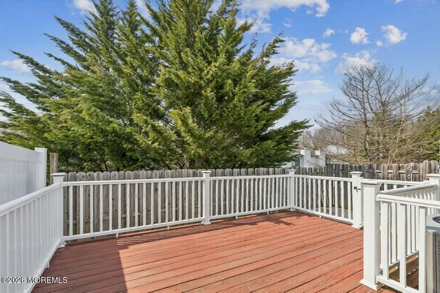 92 Lexington Circle, Matawan, NJ 07747