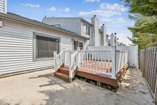 92 Lexington Circle, Matawan, NJ 07747