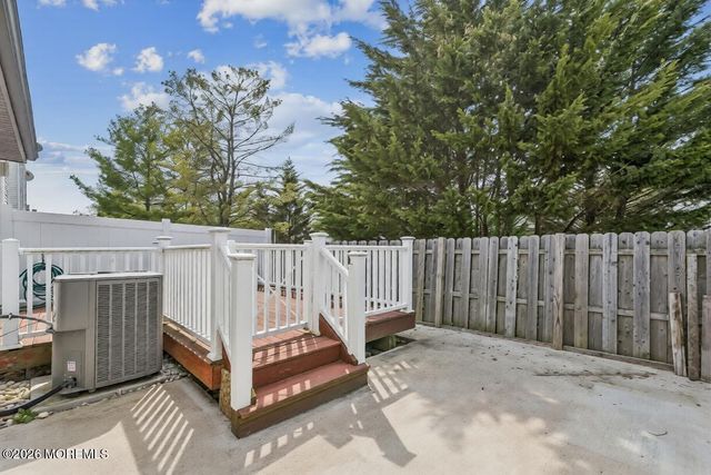 92 Lexington Circle, Matawan, NJ 07747