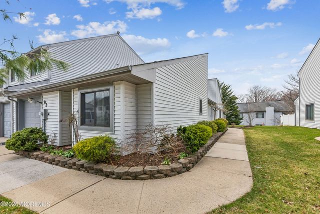92 Lexington Circle, Matawan, NJ 07747