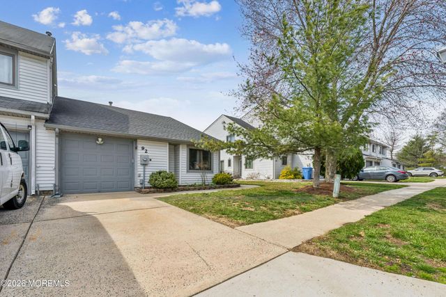 92 Lexington Circle, Matawan, NJ 07747
