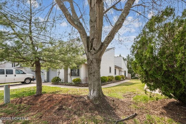 92 Lexington Circle, Matawan, NJ 07747