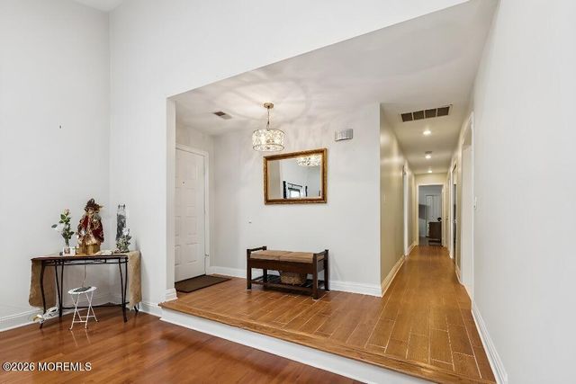 92 Lexington Circle, Matawan, NJ 07747