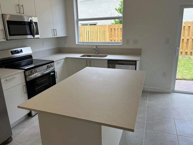 2624 SE 25th, Homestead, FL 33035