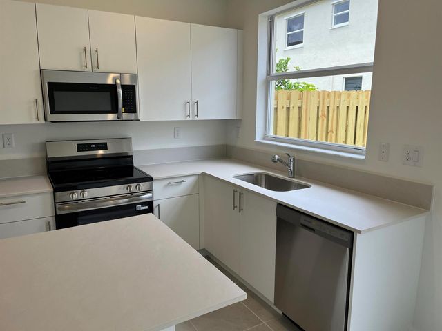2624 SE 25th, Homestead, FL 33035