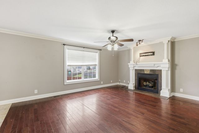 2999 Outfitters Dr, Clarksville, TN 37040