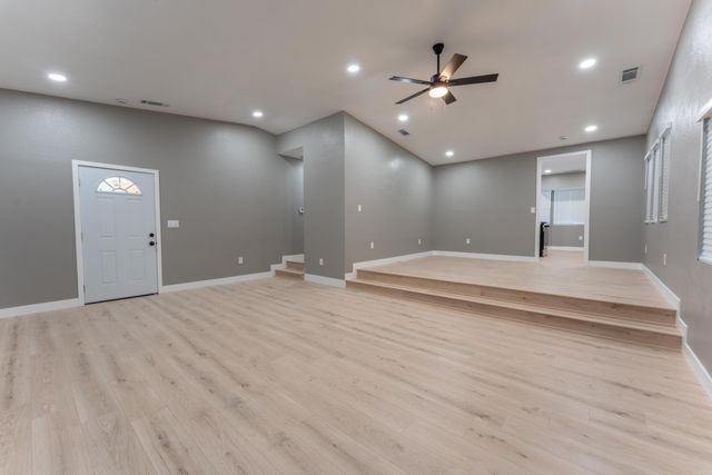 1026 E Tulare Avenue, Tulare, CA 93274