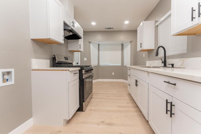 1026 E Tulare Avenue, Tulare, CA 93274