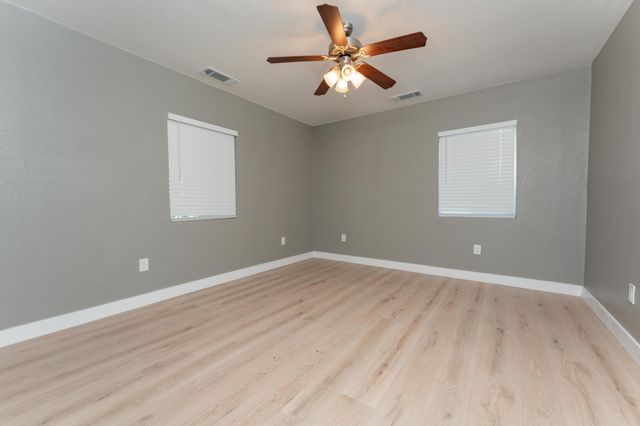 1026 E Tulare Avenue, Tulare, CA 93274