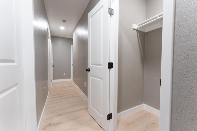 1026 E Tulare Avenue, Tulare, CA 93274