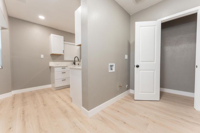 1026 E Tulare Avenue, Tulare, CA 93274