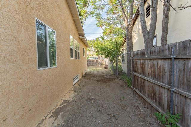 1026 E Tulare Avenue, Tulare, CA 93274