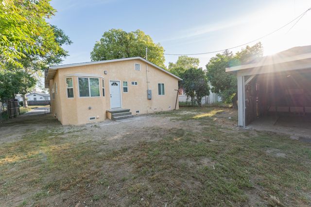 1026 E Tulare Avenue, Tulare, CA 93274