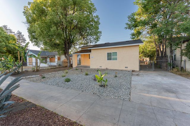1026 E Tulare Avenue, Tulare, CA 93274