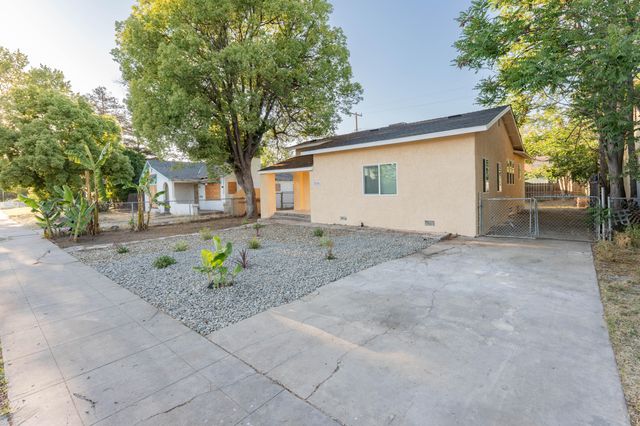 1026 E Tulare Avenue, Tulare, CA 93274